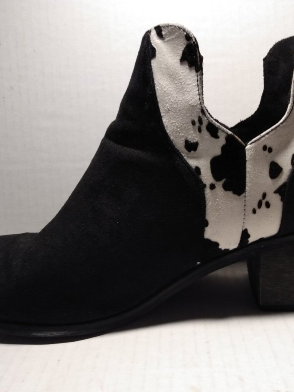 Pierre Dumas Shoes Womens Size 11 Black Faux Suede Cow Print Ankle Boots